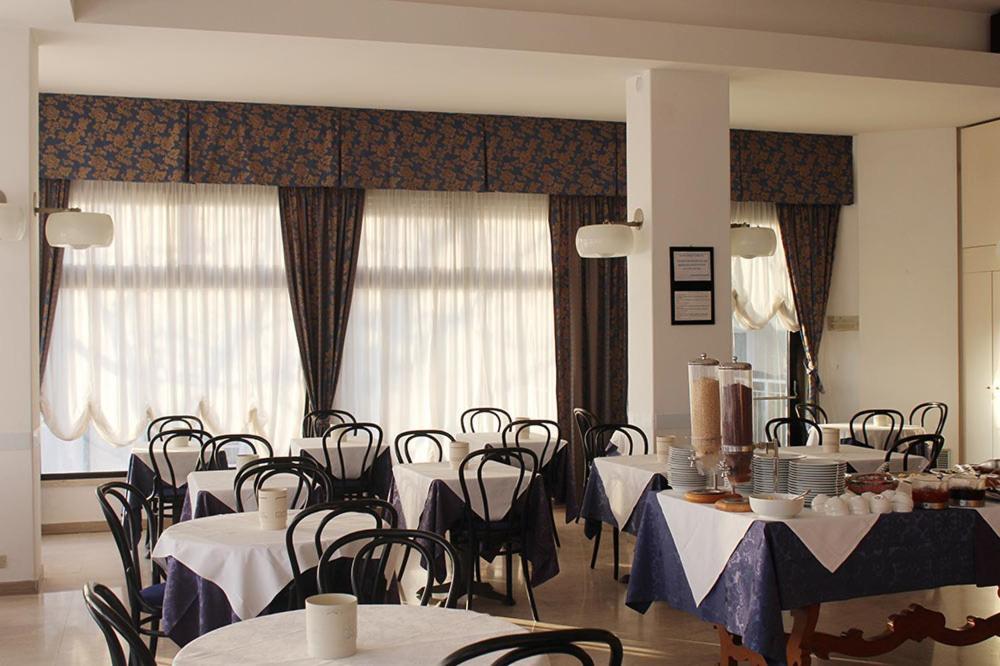 Hotel Grand Meeting Rimini Kültér fotó