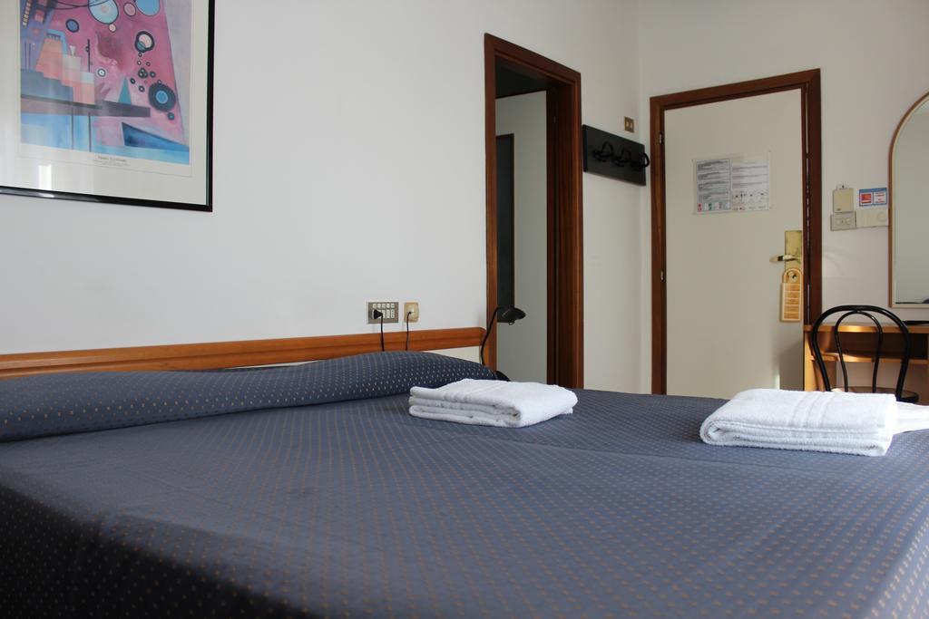 Hotel Grand Meeting Rimini Kültér fotó