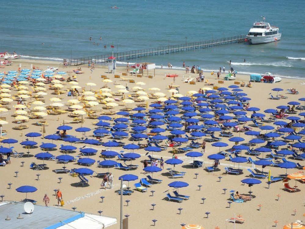 Hotel Grand Meeting Rimini Kültér fotó